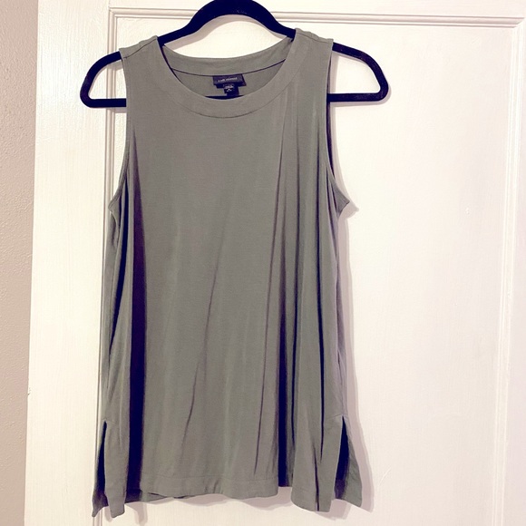 J Jill slit side olive sleeveless top - Picture 1 of 4